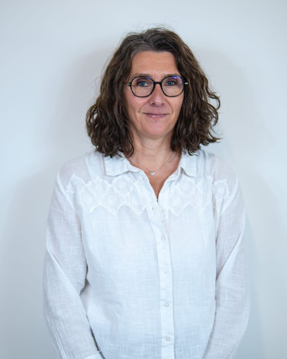 Portrait de Fanny Autret, praticienne en hypnose et soins énergétiques